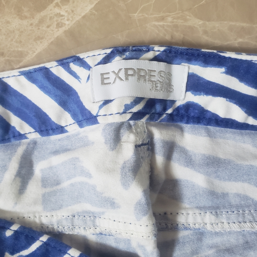 Shorts - Picture 2 of 3